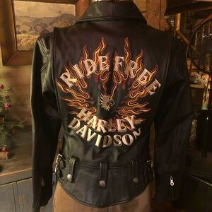 Harley Davidson leather jacket. Women’s Size small. Never worn